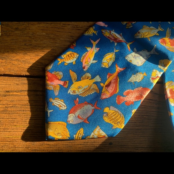 GUCCI Silk Fish 🐠 Tie - Picture 1 of 16